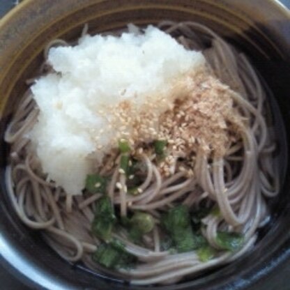 今日のランチに乾麺の蕎麦をたっぷりと大根を消費したかったから大根おろしたっぷりで作ったよ～♪明後日さくらんぼ狩りの日は雨だよ…今日も外食行って来ます♪